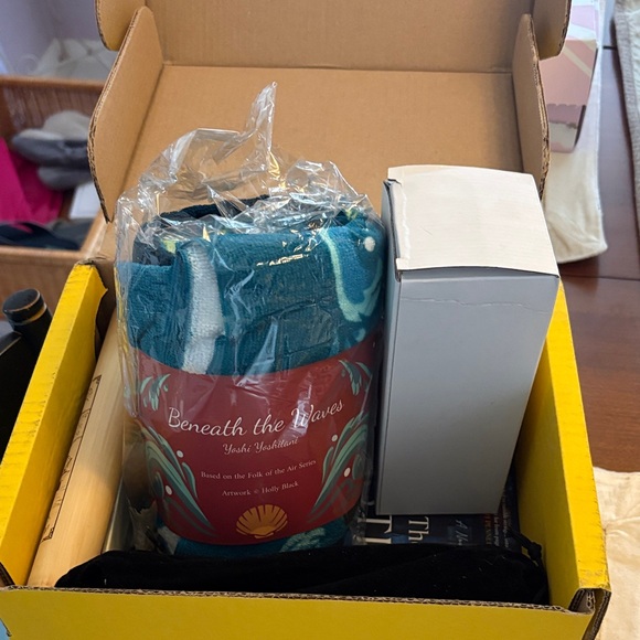 magical realism book box - Picture 2 of 2